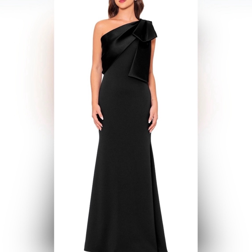 Elegant Black One-Shoulder Dress - Picture 3 of 8